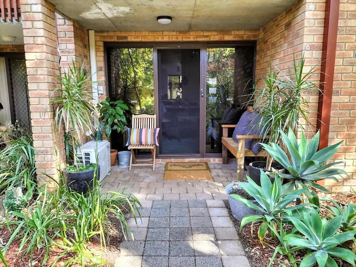 Homestay All The Comforts By The Lake Perth Australia