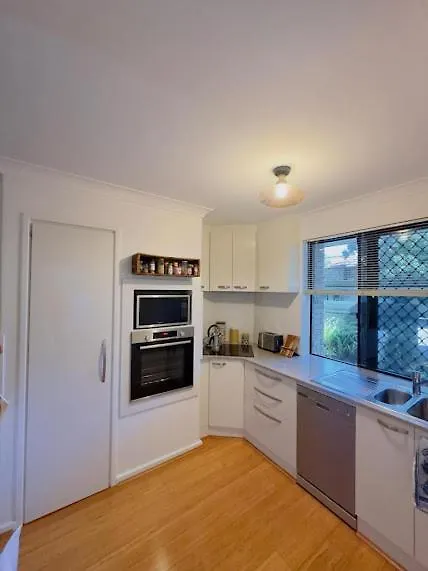 All The Comforts By The Lake Perth Homestay
