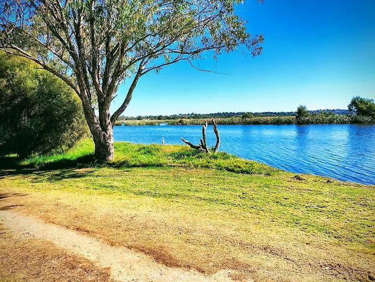 All The Comforts By The Lake Perth 0*,  Australia